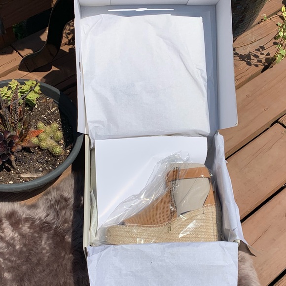 Marc Fisher LTD Annie Perforated Espadrille Wedge - Picture 3 of 8